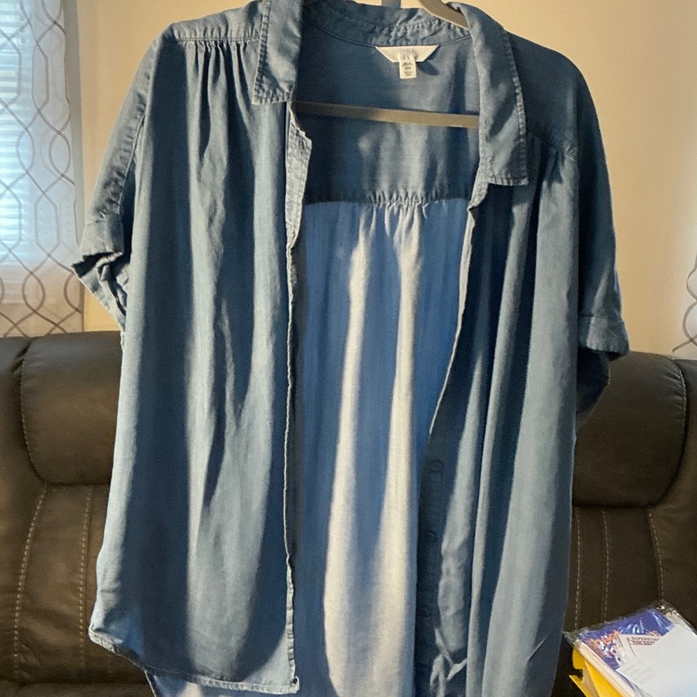 Time and Tru Blue Button-Down Women’s Top